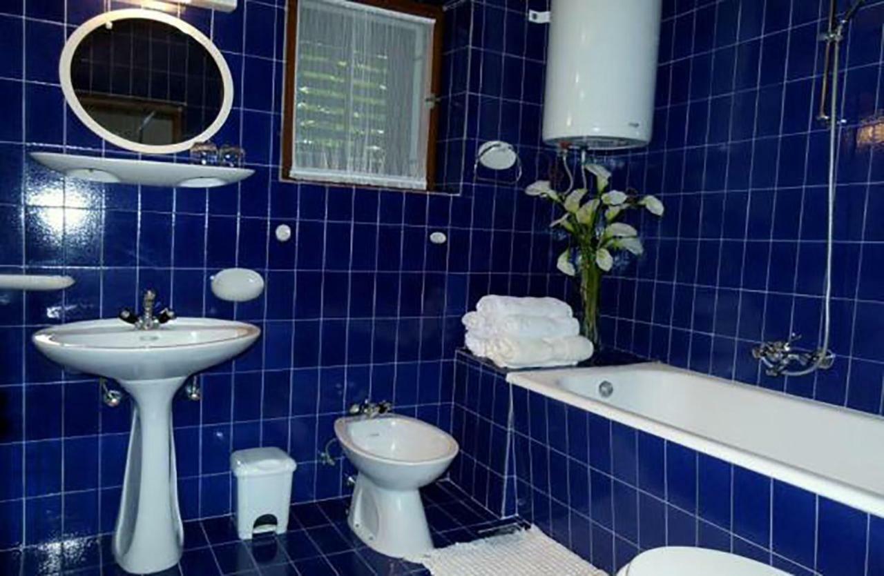 Apartman Mladenka Supetar Exteriör bild